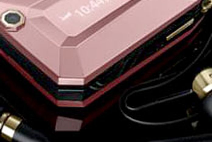 Com celular e perfume, Dolce & Gabbana entra na onda rosa