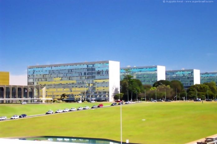 Secretaria de Comércio Exterior abre seleção com 32 oportunidades