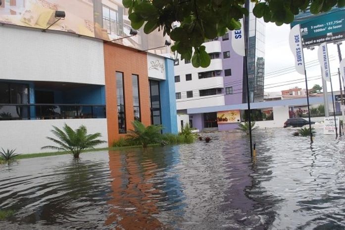 Frente do escritorio que serve para venda dos imóveis, está totalmente inundada