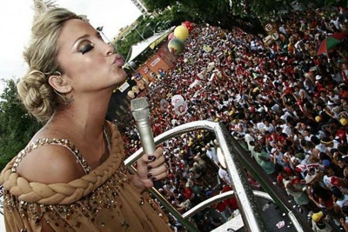 Claudia Leitte anuncia planos para o carnaval de 2010