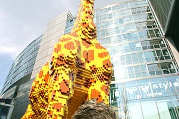 Cauda de girafa de Lego é roubada mais uma vez na Alemanha