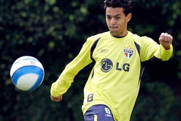 Lesionado, volante é cortado da Seleção Brasileira por Dunga