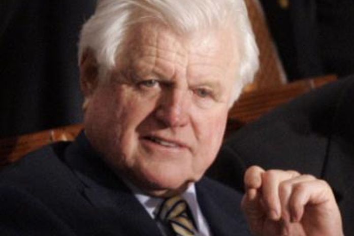 Senador Ted Kennedy morre aos 77 anos