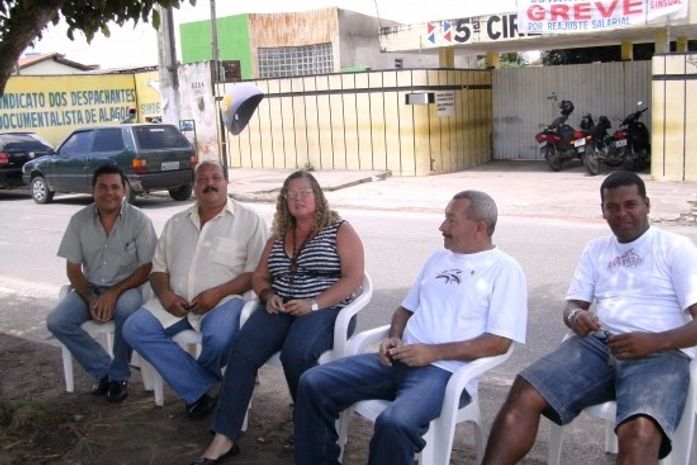 Despachantes fazem vigília na Ciretran de Arapiraca