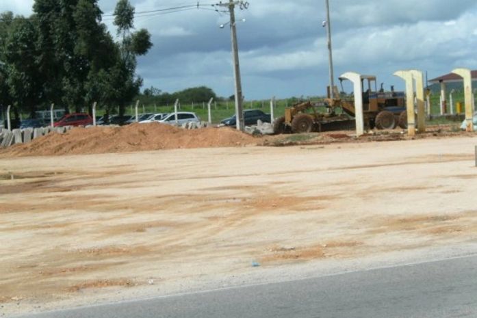 Construção ja começou no local.