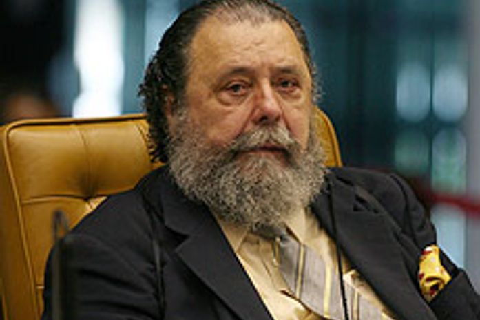 Ministro do STF nega pedido de reabertura de ações contra Sarney