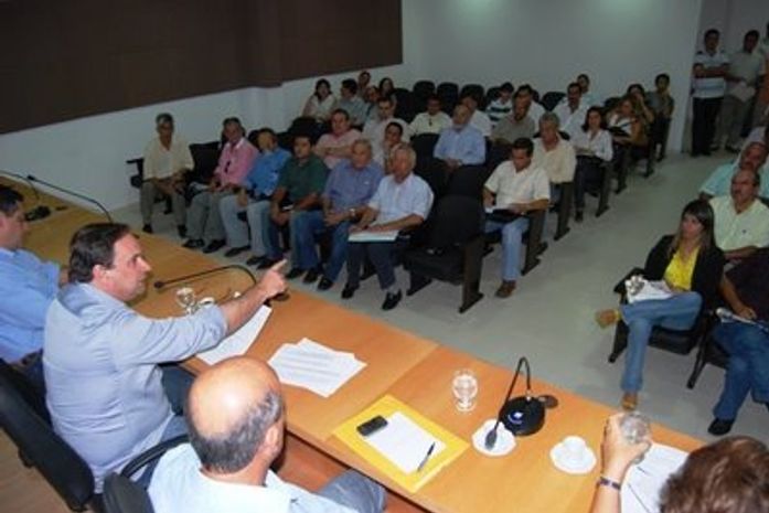 "Prefeitos precisam fazer sacrifícios para superar redução de FPM", diz economista