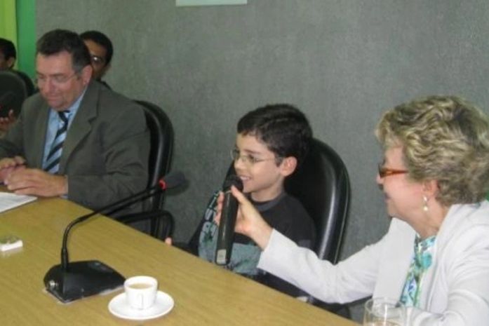 Vereadores prestam homenagem à estudante