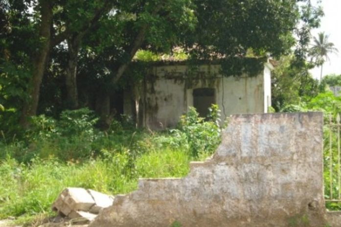 Prédio abandonado vira ponto de encontro para viciados em Penedo