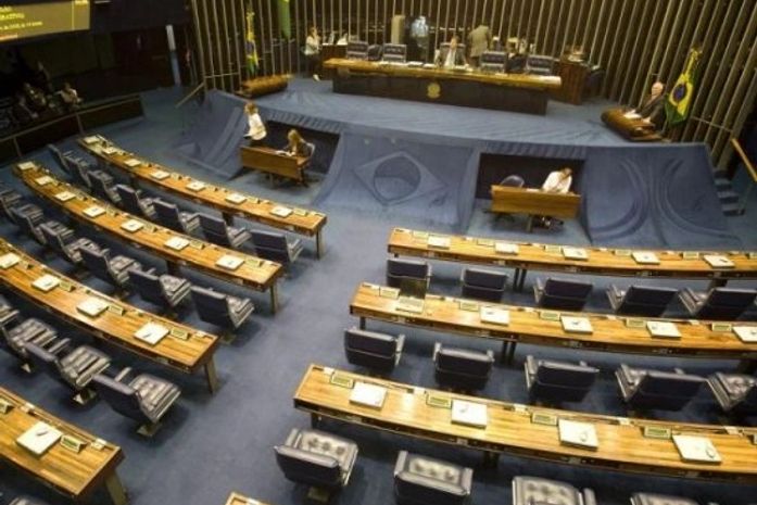 Emenda de plenário deve liberar internet nas eleições
