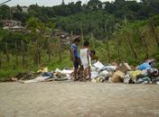 Pontos de lixo continuam causando transtornos em Penedo