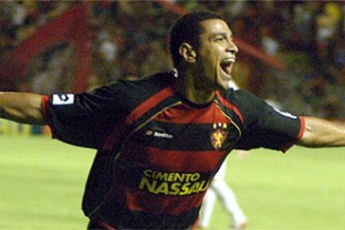Em duelo de ameaçados, Sport decide em dois minutos e bate o Botafogo