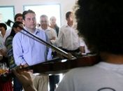 Renan Filho visita unidade de internação