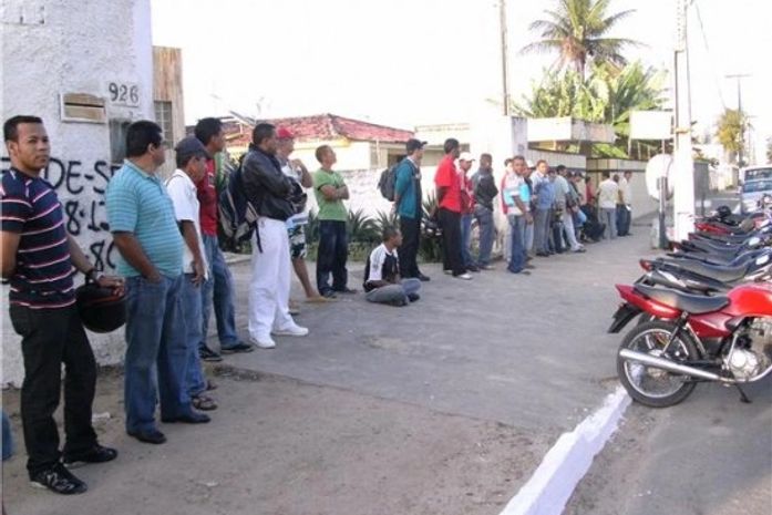 Filas e reclamações marcam a reabertura da Ciretran em Arapiraca