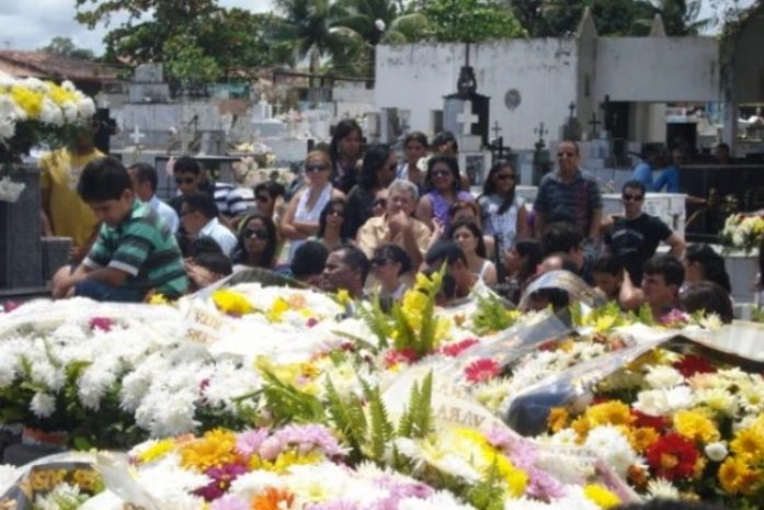 Emoção marca sepultamento de Ialdo Martins em Penedo