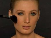 Aposte no blush para disfarçar os defeitinhos 