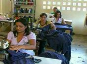 Mulheres do interior de Alagoas trocam corte da cana pela costura