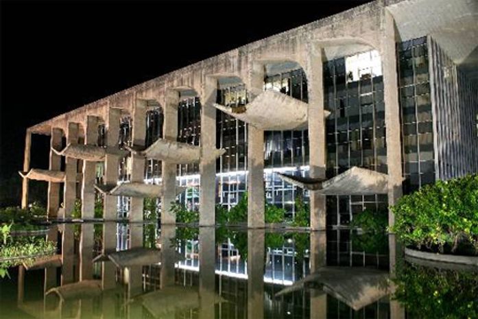 Planejamento altera cargos de concurso autorizado com 1.276 vagas na Saúde