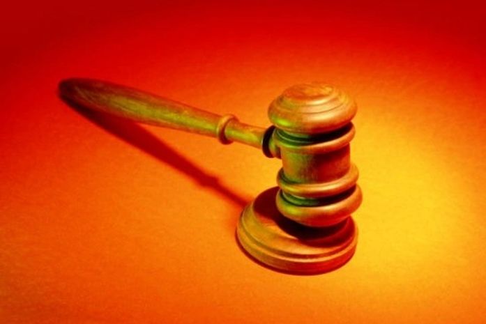 Dois tribunais abrem concursos com salários até R$ 19,9 mil