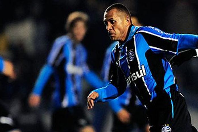Alagoano Jadilson e mais dois são dispensados do Grêmio