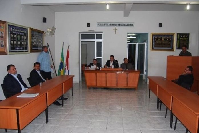 Campo Alegre: Vereador acusa colegas de receberem salários entre R$10 e R$12 mil