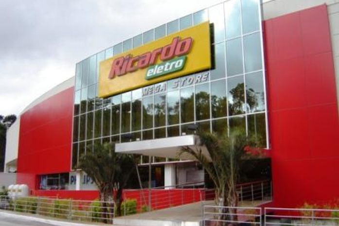 Bando assalto caminhão da Ricardo Eletro em Junqueiro