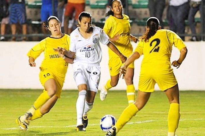 Marta estréia com gol e goleada na Copa do Brasil