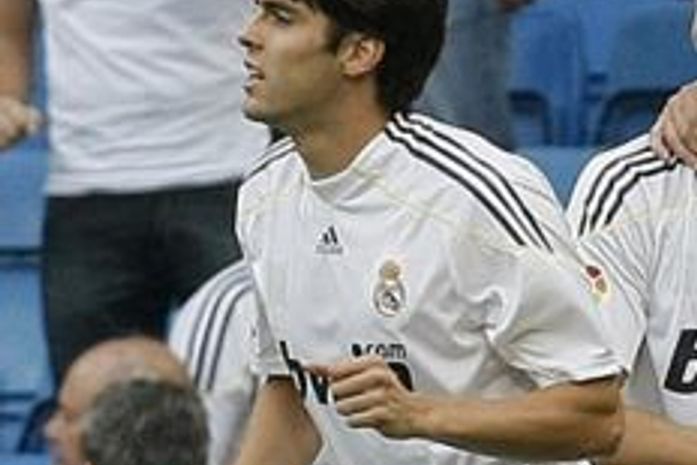 Vitória do Real Madrid com belo gol de Kaká