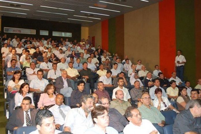 Prefeitos trocam fechamento de prefeituras por mobilização geral