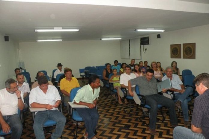 Prefeito Alexandre Toledo se reúne com feirantes