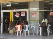 Governo Federal manda cortar ponto de grevistas do BB e da Caixa