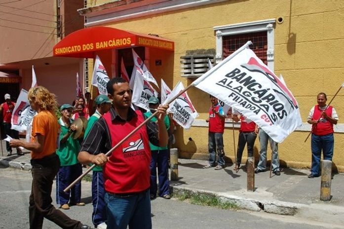 Sem acordo, bancários permanecem em greve