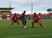 Lance da primeira partida da final do Campeonato Alagoano Sub-20