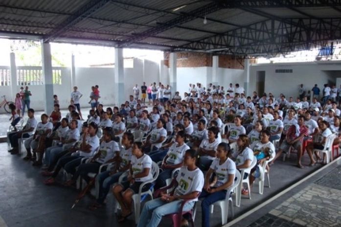 Projovem entrega computadores em Cajueiro e Santana do Ipanema