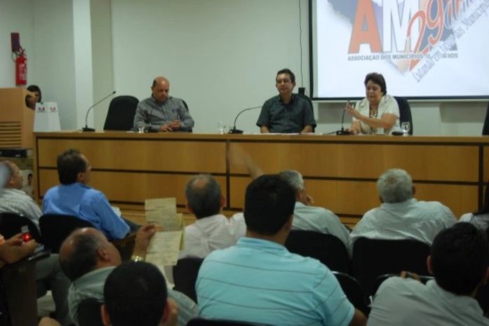 Prefeitos se reuniram na sede da AMA para discutir a situação