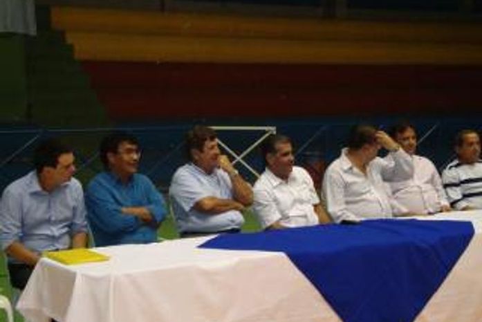 CSA: Conselheiros e torcedores oficializam apoio a Euclides Mello