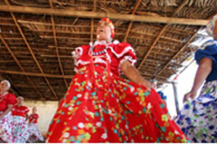 Maria José coordena o grupo Baianas Praieiras, com elementos do pastoril e do coco, com mais 12 mulheres, três tocadores e um rimador