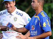 Diego Tardelli e o técnico Dunga