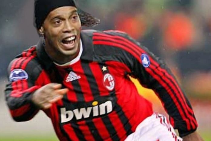 Jornal francês aponta 'decadência' de Ronaldinho e revela noitada em Paris
