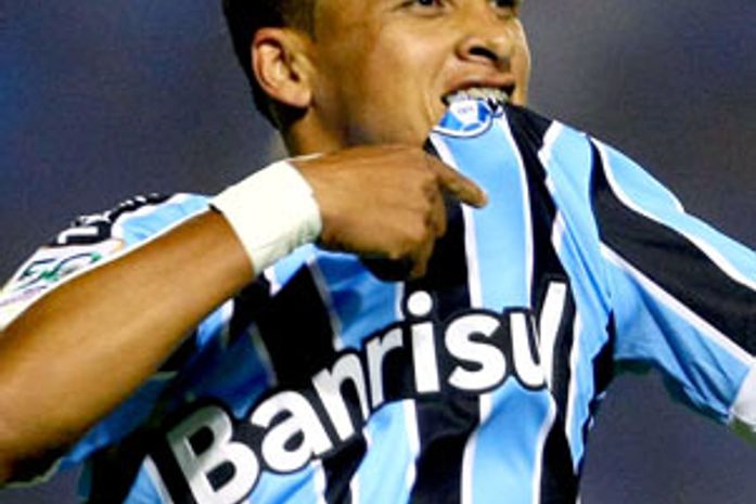 Souza e Mário Fernandes desfalcam o Grêmio diante do Corinthians