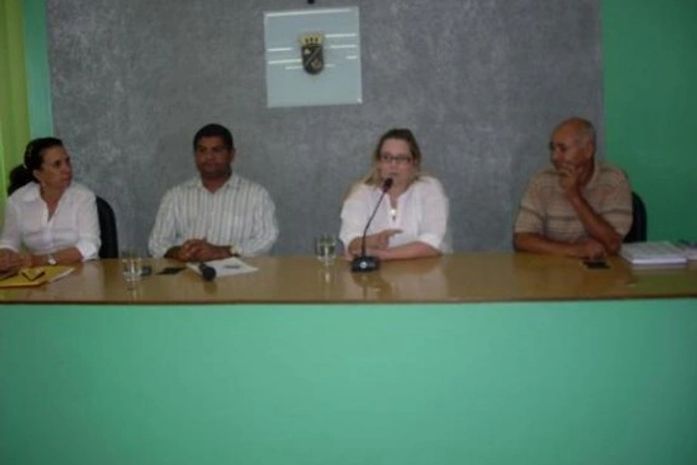 Vereadores se reunem com feirante para discutir a mudança Feira Fumageira