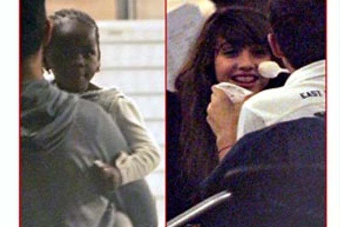 Site mostra Lourdes Maria em clima de azaração e 1ª foto de Mercy nos EUA