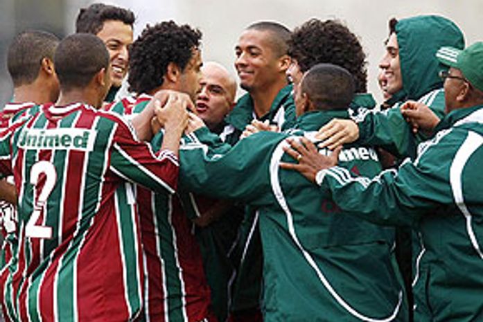 Fred comemora o segundo gol do Fluminense