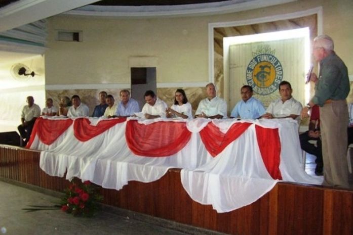 Renan anuncia no Clube dos Fumilcutores mais uma obra para Arapiraca; Clube do Idoso