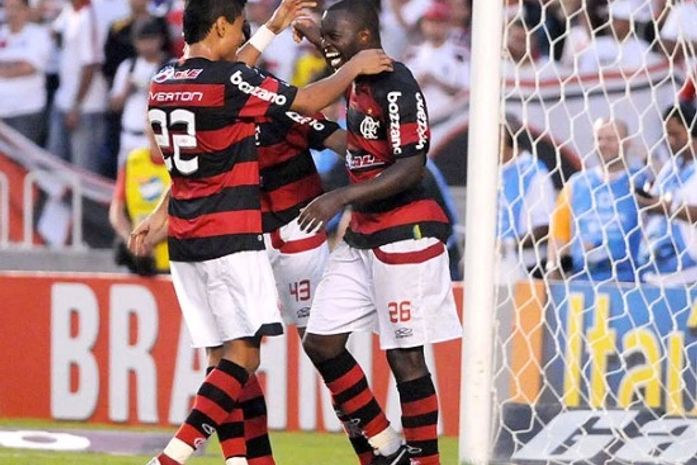 Flamengo planeja 2010 com renovação de Zé Roberto