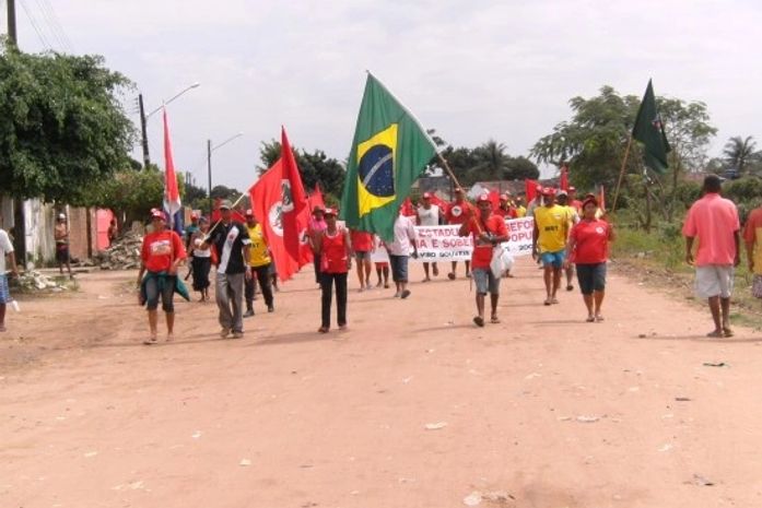 MST invade ginásio de escola de tempo integral de Arapiraca