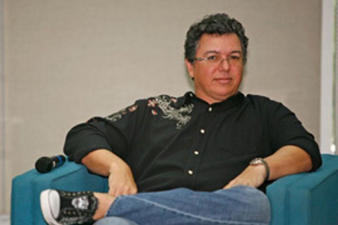 Boninho anuncia que mulher gay foi selecionada para banca 1 do BBB 10