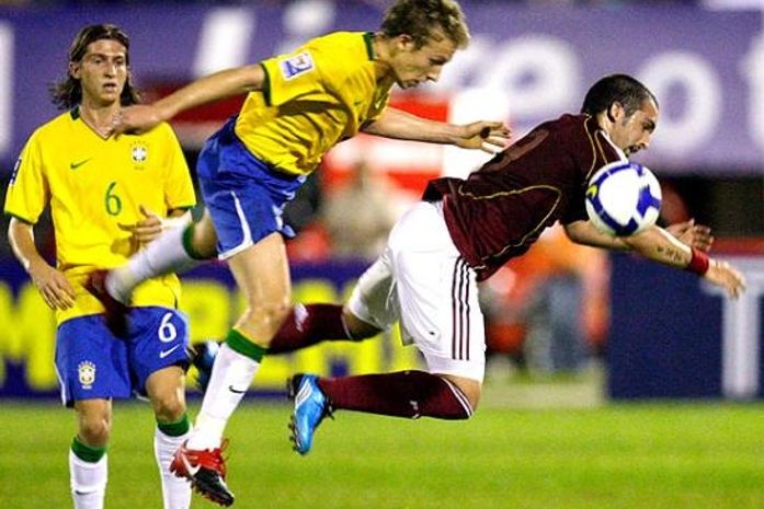 Na 'escuridão' do Morenão, Brasil empata com a Venezuela na despedida