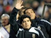 'Maradona só vai sair se quiser', diz presidente da federação argentina