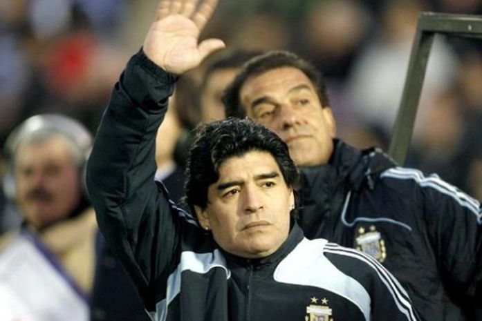 'Maradona só vai sair se quiser', diz presidente da federação argentina